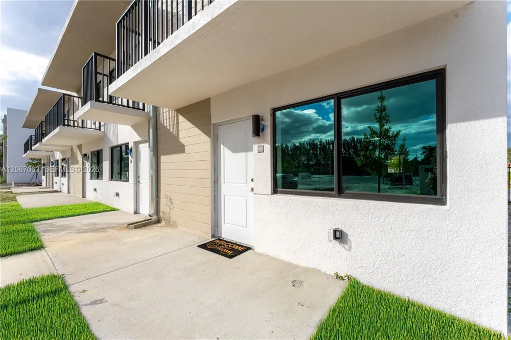 155 NW 160TH ST #TH 2 North Miami Beach, FL 33169