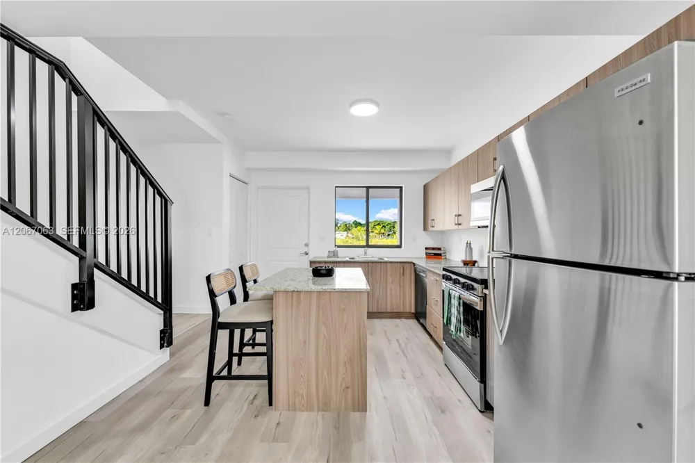 155 NW 160TH ST #TH 2 North Miami Beach, FL 33169