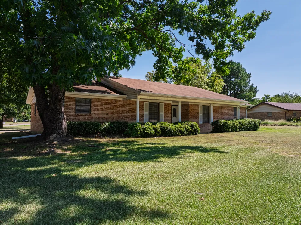111 Meadowlark Lane Durant, OK 74701