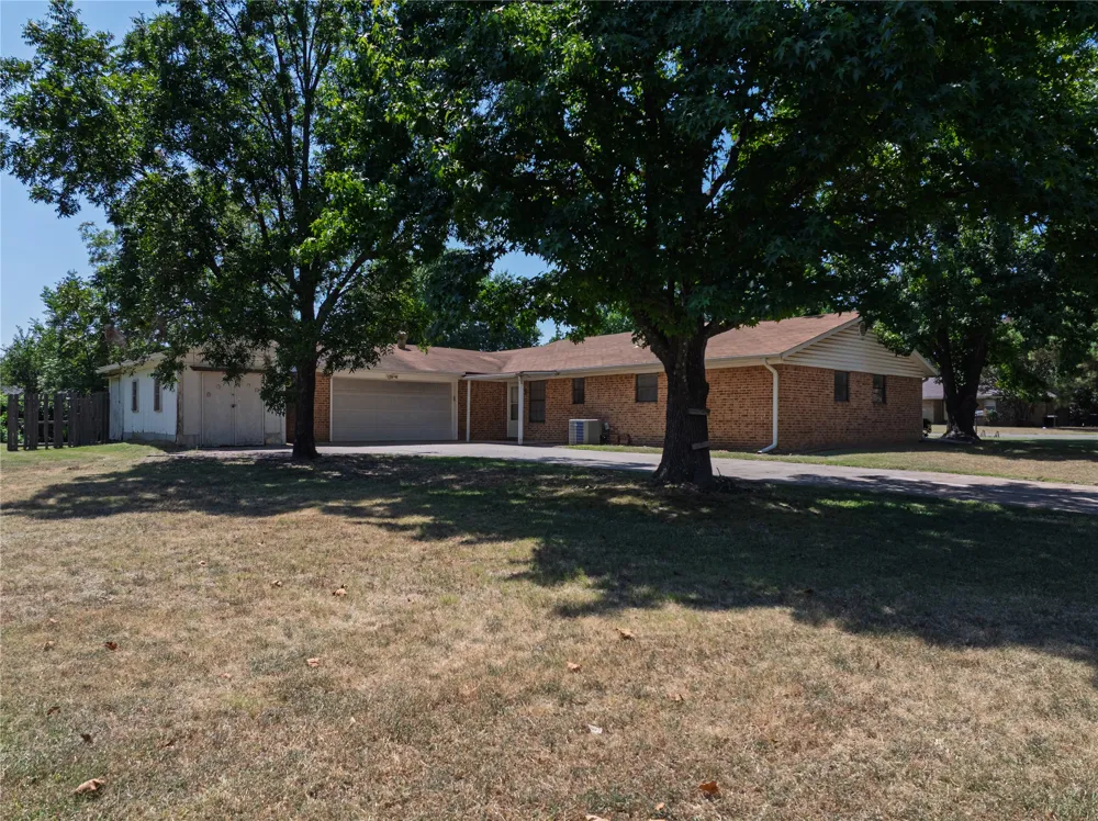 111 Meadowlark Lane Durant, OK 74701