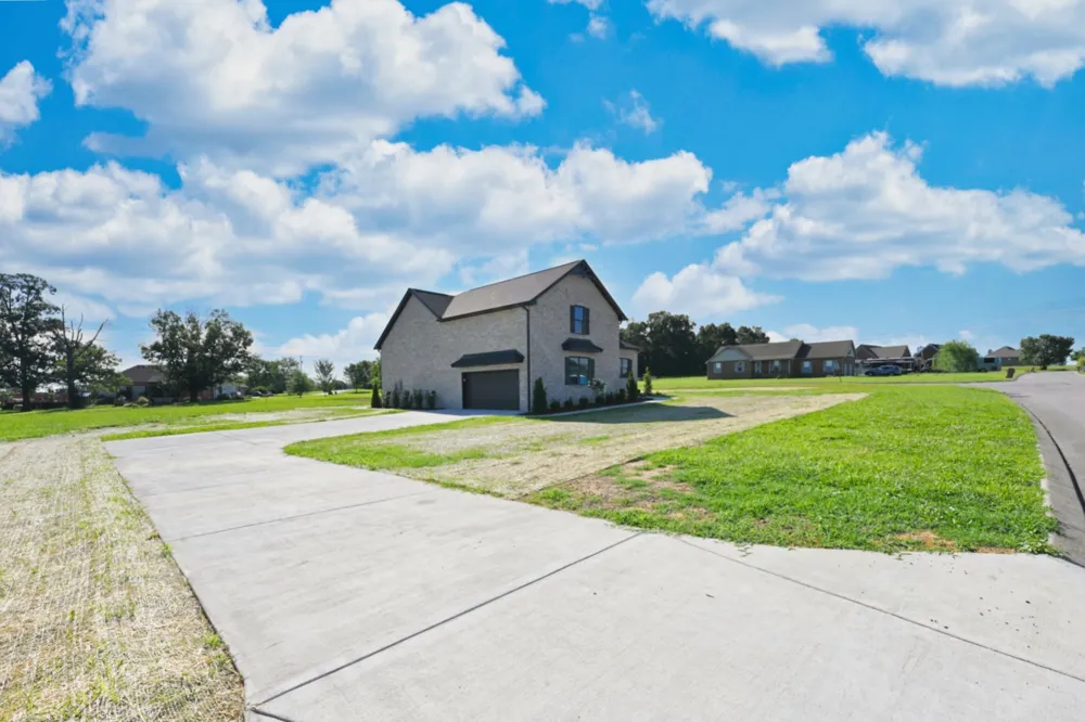102 N Nikki Dr Portland, TN 37148