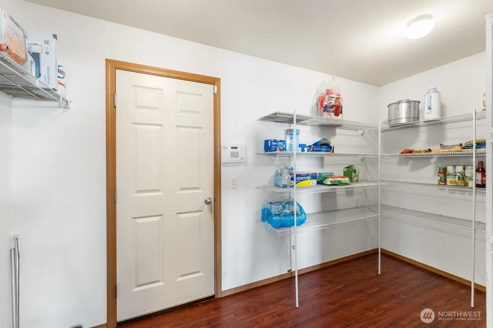 205 Silvernail St NE Orting, WA 98360