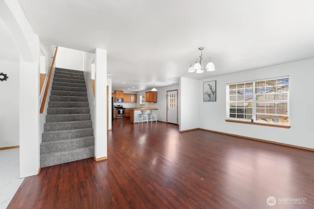 205 Silvernail St NE Orting, WA 98360
