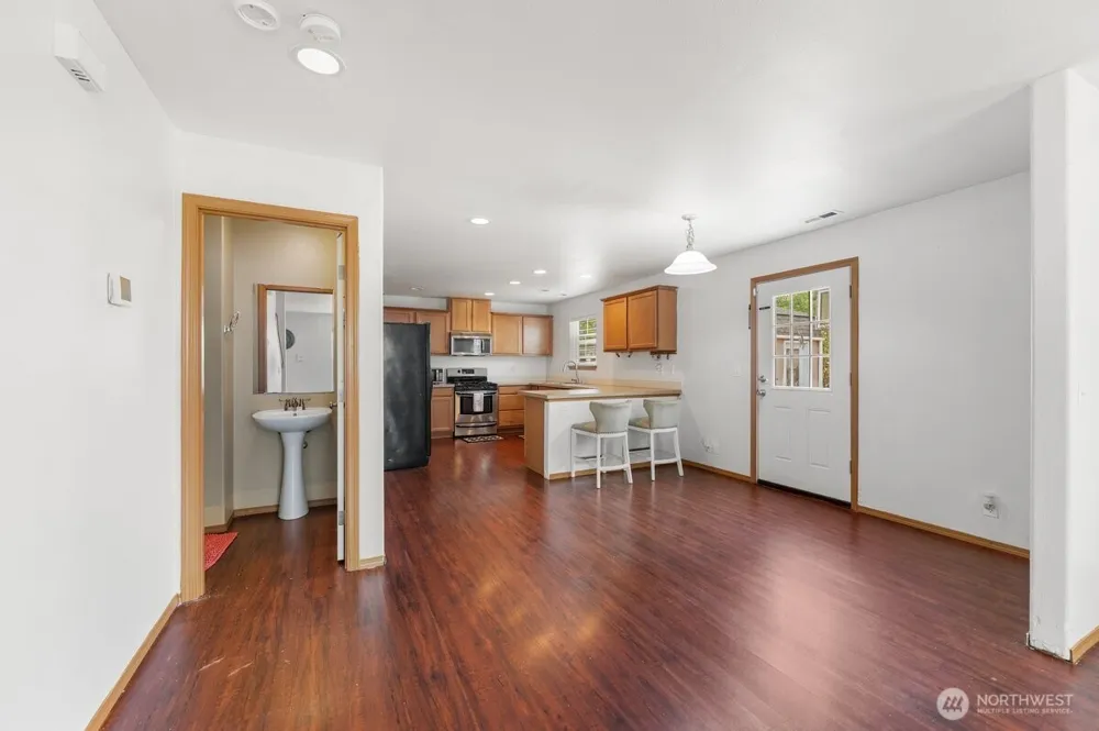 205 Silvernail St NE Orting, WA 98360