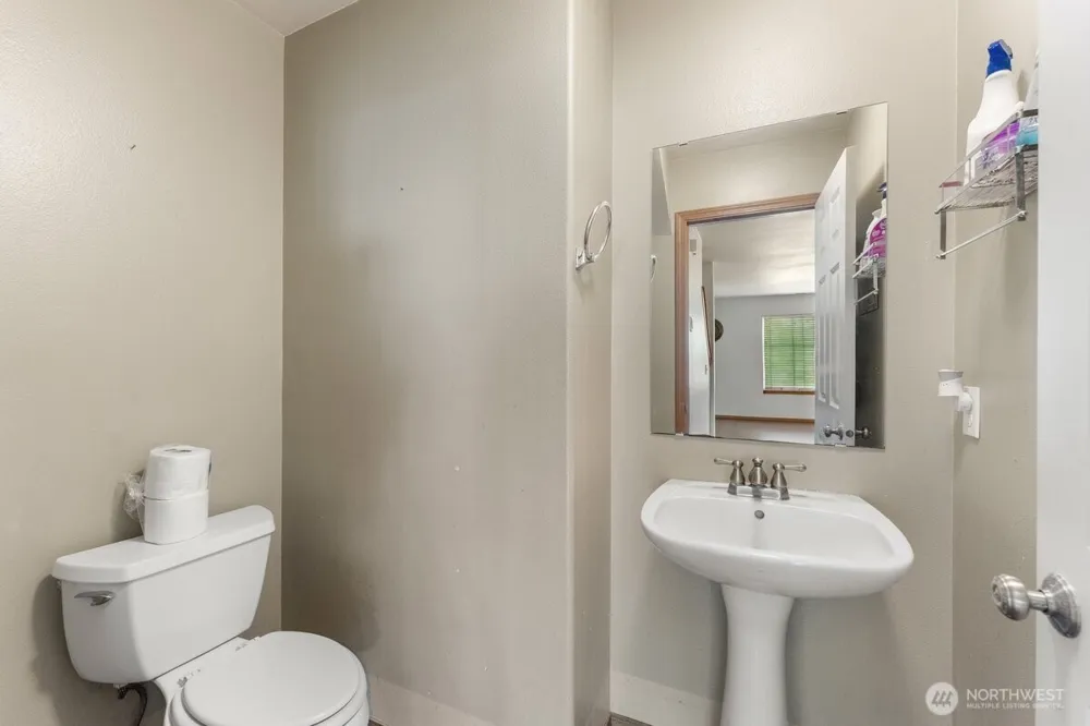 205 Silvernail St NE Orting, WA 98360