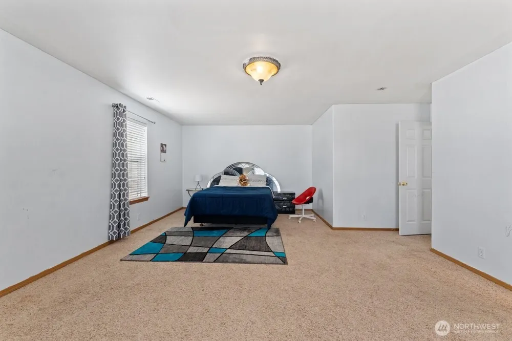 205 Silvernail St NE Orting, WA 98360