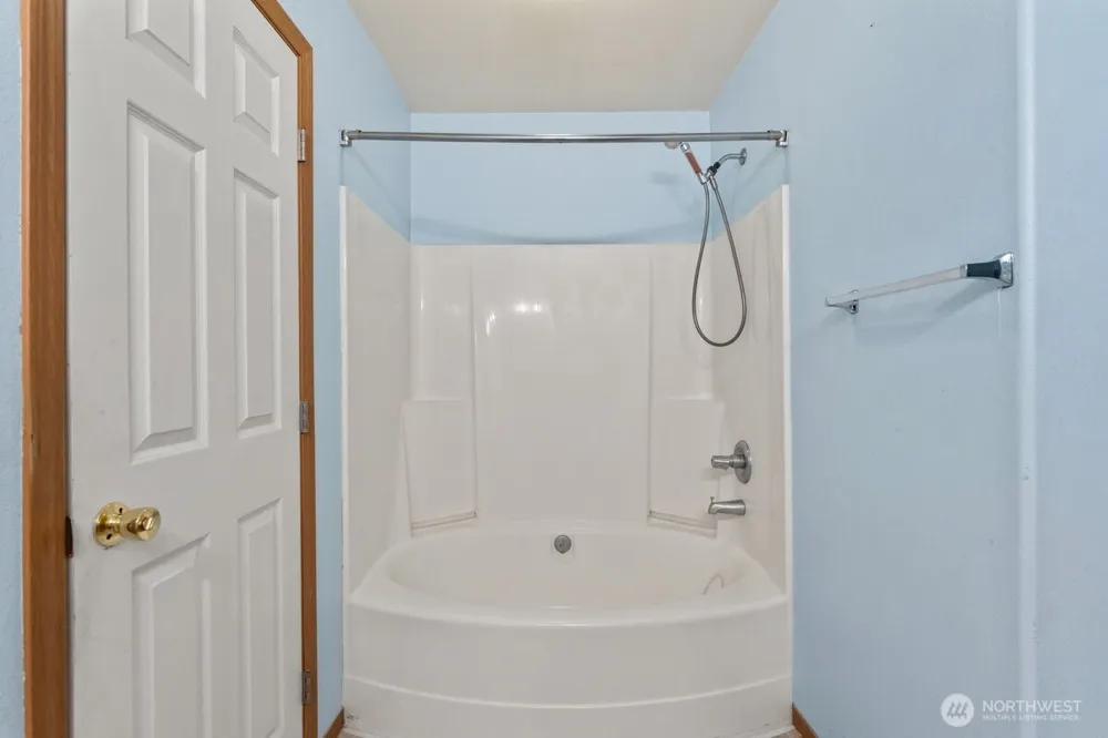 205 Silvernail St NE Orting, WA 98360