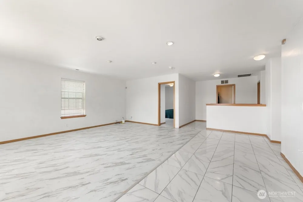 205 Silvernail St NE Orting, WA 98360
