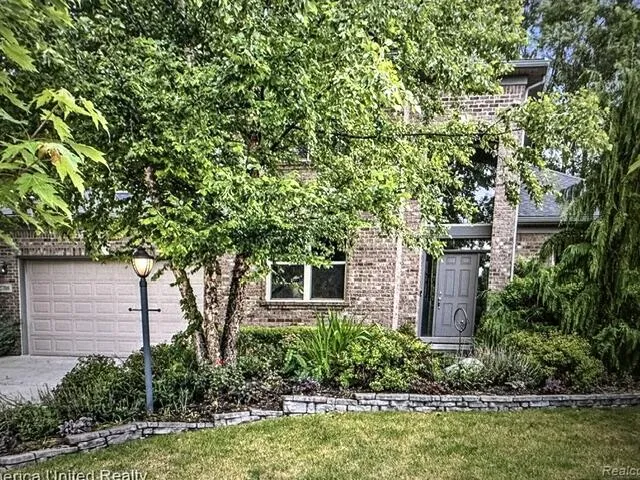 2708 Trillium Hills Drive Commerce Charter Township, MI 48382