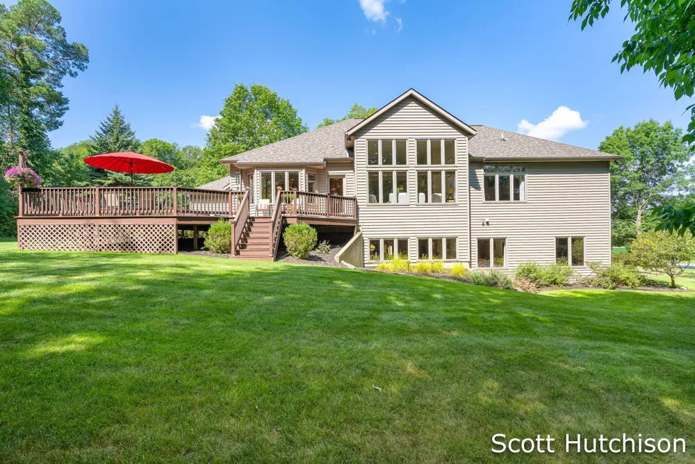112 Stonehenge Drive SW Georgetown Charter Township, MI 49418