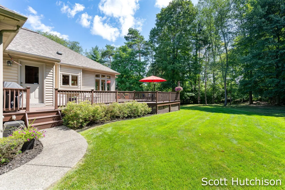 112 Stonehenge Drive SW Georgetown Charter Township, MI 49418