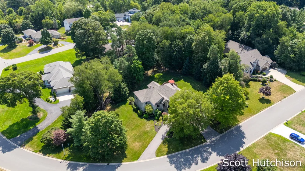 112 Stonehenge Drive SW Georgetown Charter Township, MI 49418