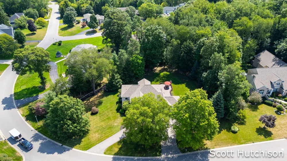 112 Stonehenge Drive SW Georgetown Charter Township, MI 49418