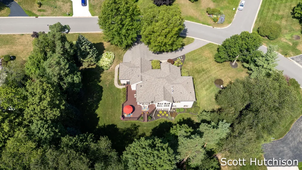 112 Stonehenge Drive SW Georgetown Charter Township, MI 49418
