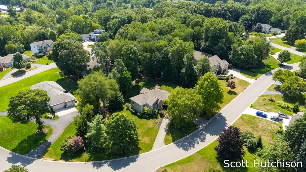 112 Stonehenge Drive SW Georgetown Charter Township, MI 49418