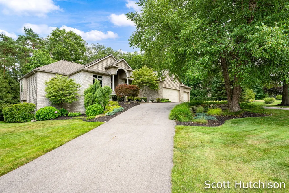112 Stonehenge Drive SW Georgetown Charter Township, MI 49418