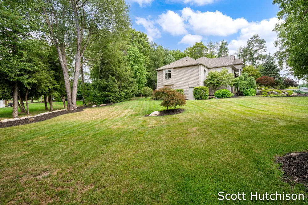 112 Stonehenge Drive SW Georgetown Charter Township, MI 49418
