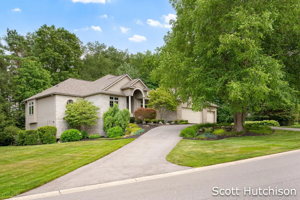 112 Stonehenge Drive SW Georgetown Charter Township, MI 49418