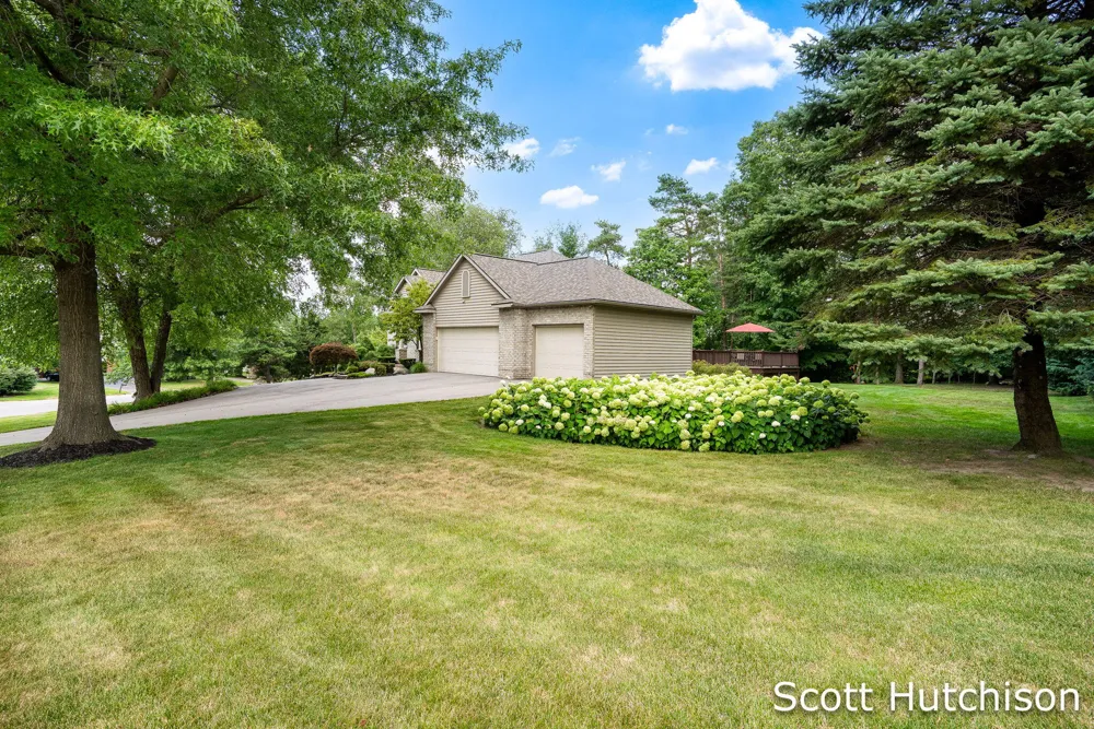 112 Stonehenge Drive SW Georgetown Charter Township, MI 49418