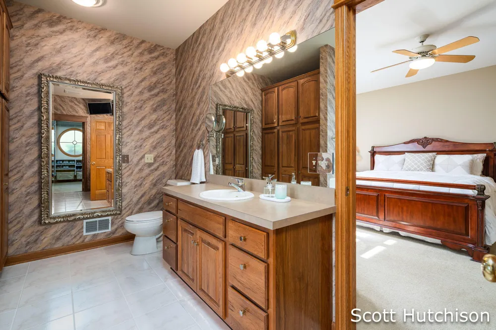 112 Stonehenge Drive SW Georgetown Charter Township, MI 49418