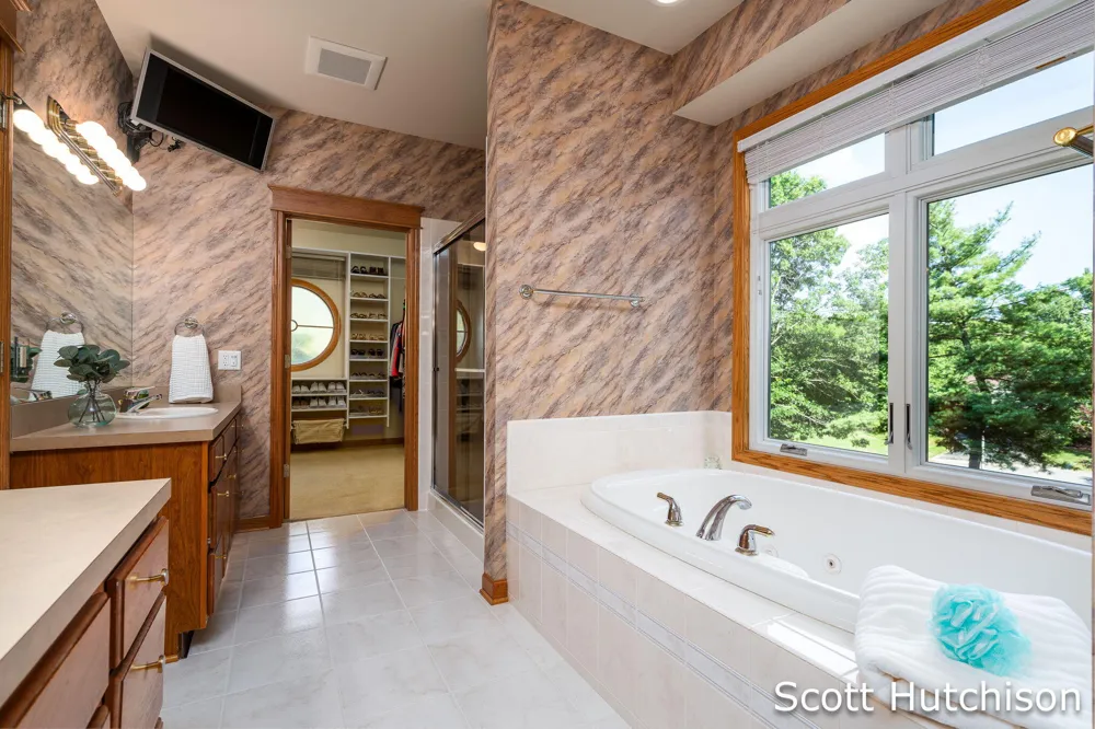 112 Stonehenge Drive SW Georgetown Charter Township, MI 49418