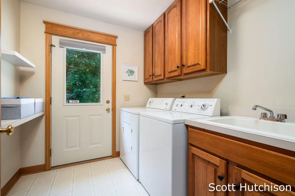 112 Stonehenge Drive SW Georgetown Charter Township, MI 49418