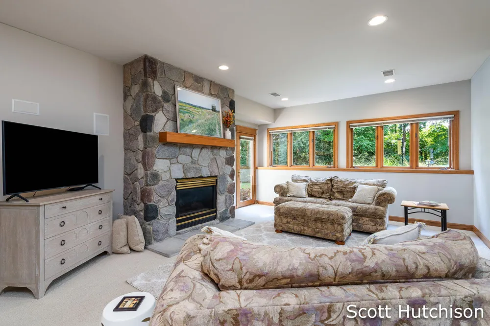 112 Stonehenge Drive SW Georgetown Charter Township, MI 49418