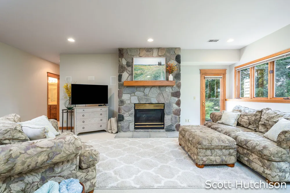 112 Stonehenge Drive SW Georgetown Charter Township, MI 49418