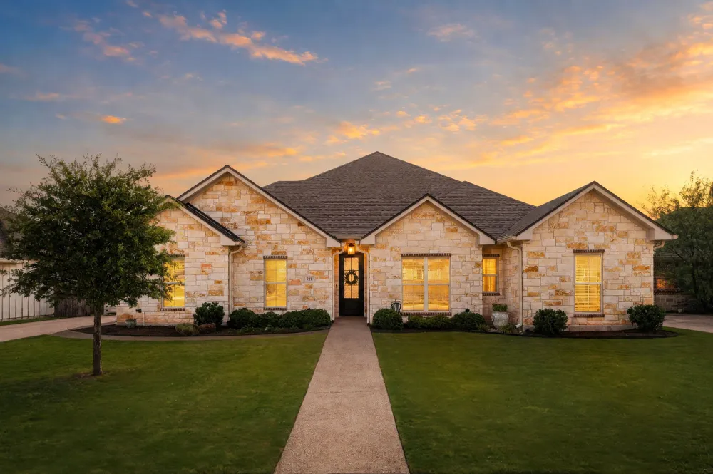717 Wintergreen Drive Hewitt, TX 76643