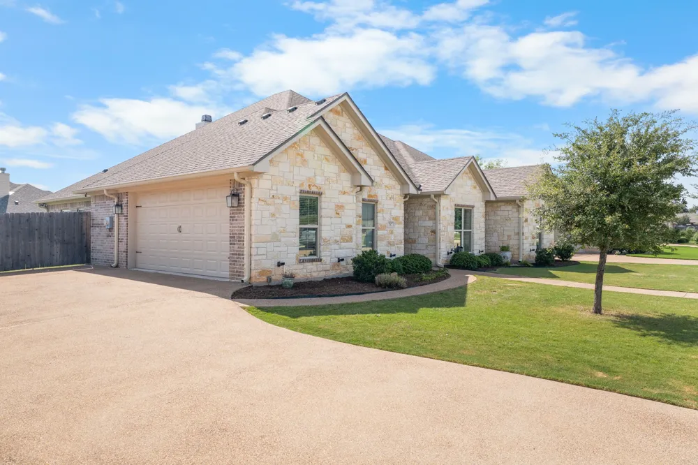 717 Wintergreen Drive Hewitt, TX 76643