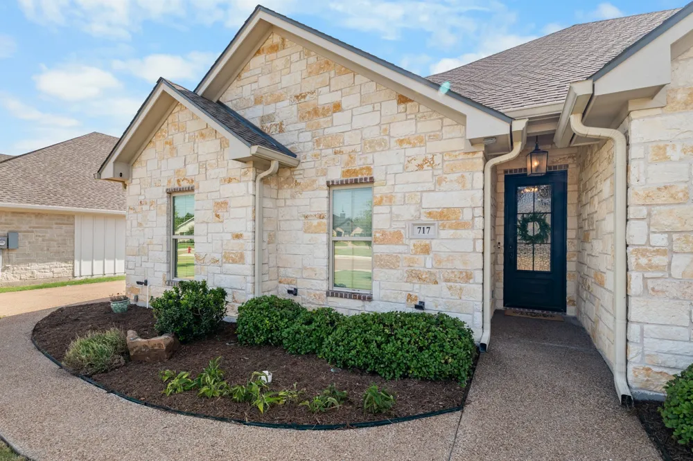 717 Wintergreen Drive Hewitt, TX 76643