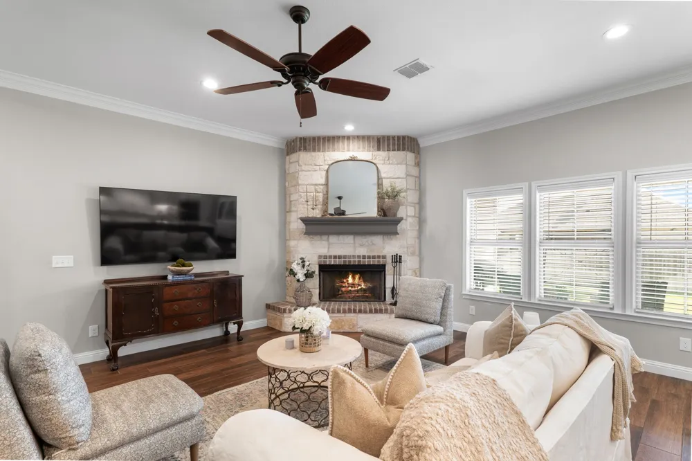717 Wintergreen Drive Hewitt, TX 76643