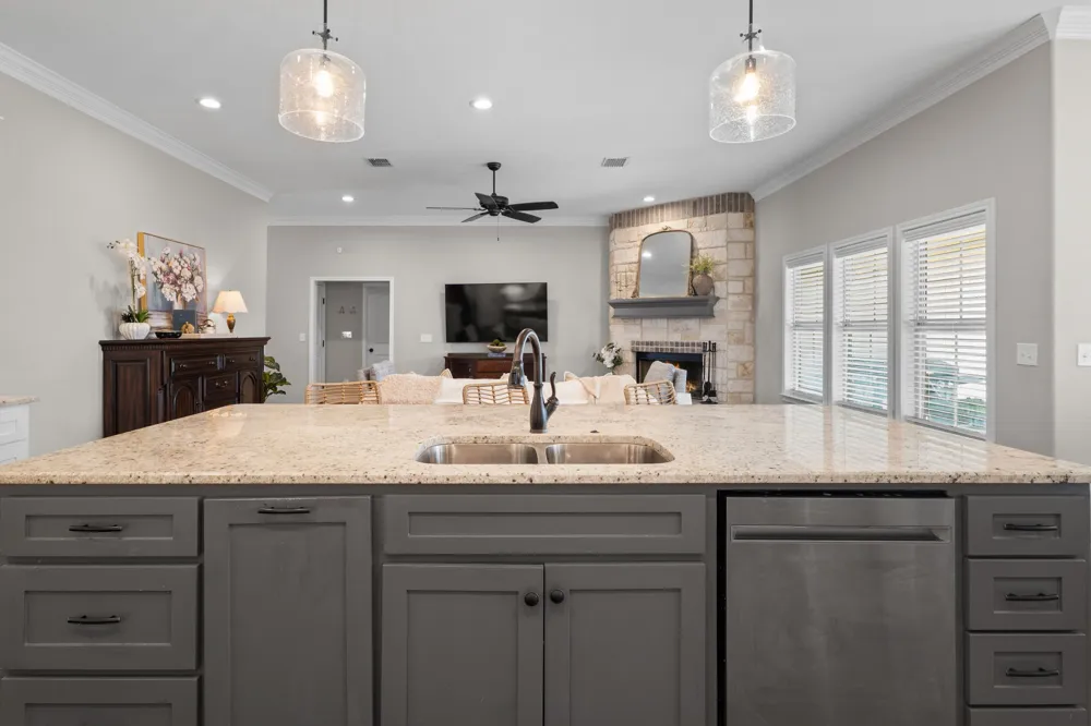 717 Wintergreen Drive Hewitt, TX 76643