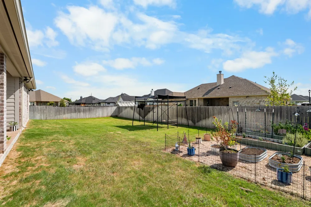 717 Wintergreen Drive Hewitt, TX 76643