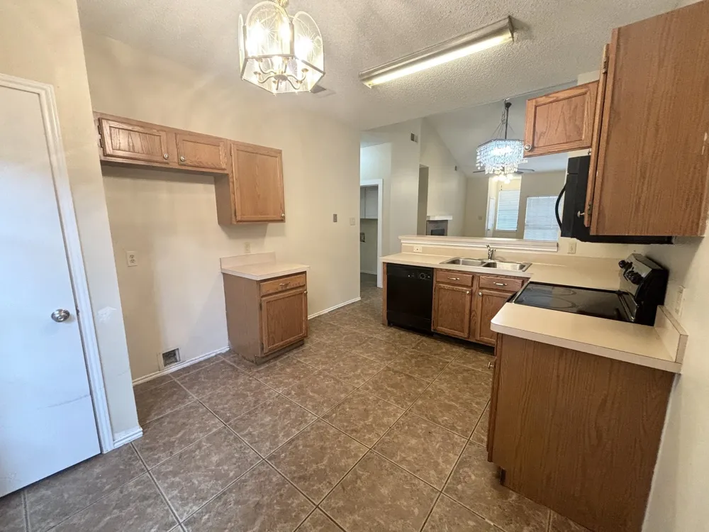 2915 Roxboro Road Euless, TX 76039