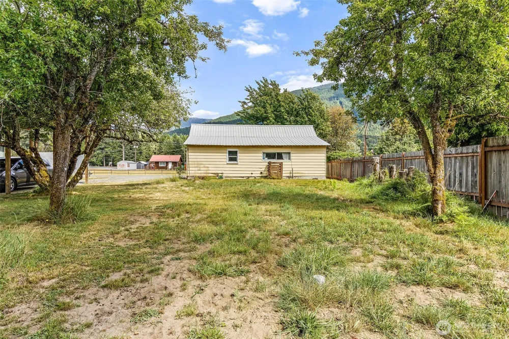 143 Smith Road Packwood, WA 98361