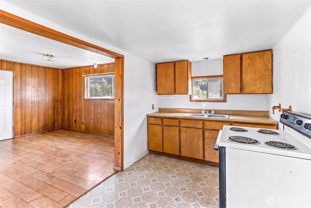 143 Smith Road Packwood, WA 98361