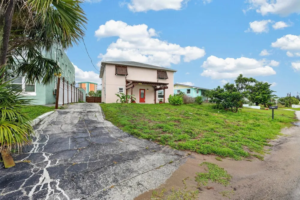 2005 SCHULTE AVENUE Daytona Beach, FL 32118