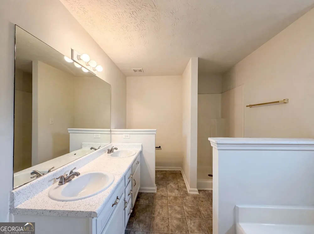 5355 Queen Ester CT Ellenwood, GA 30294