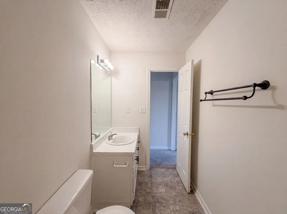 5355 Queen Ester CT Ellenwood, GA 30294