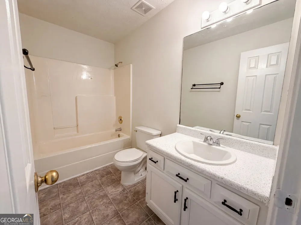 5355 Queen Ester CT Ellenwood, GA 30294