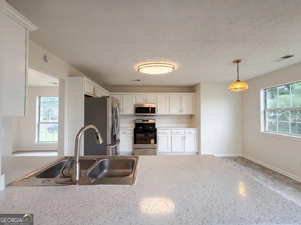 5355 Queen Ester CT Ellenwood, GA 30294