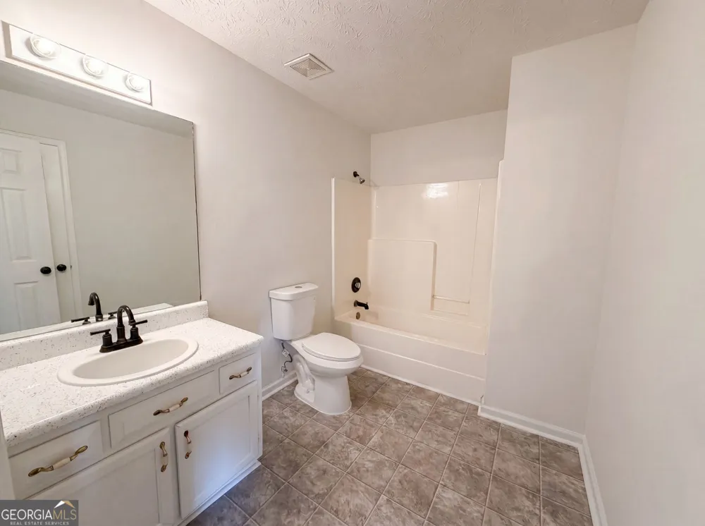 5355 Queen Ester CT Ellenwood, GA 30294