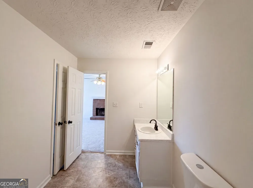 5355 Queen Ester CT Ellenwood, GA 30294