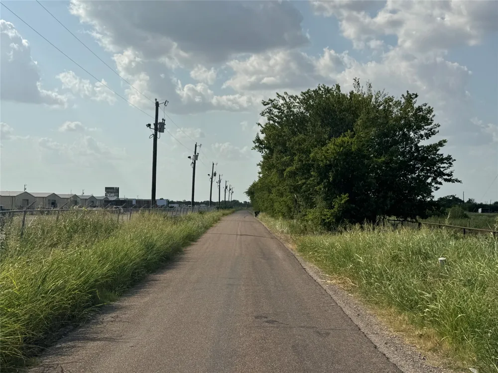9648 County Road 147 Kaufman, TX 75142