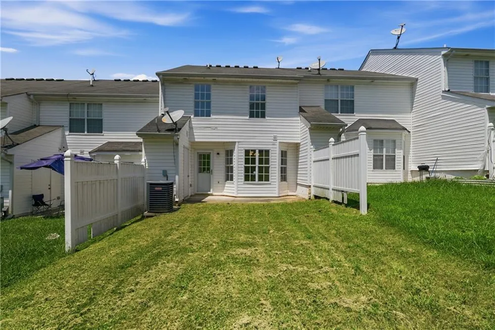 1318 Revelstoke Cove Riverdale, GA 30296