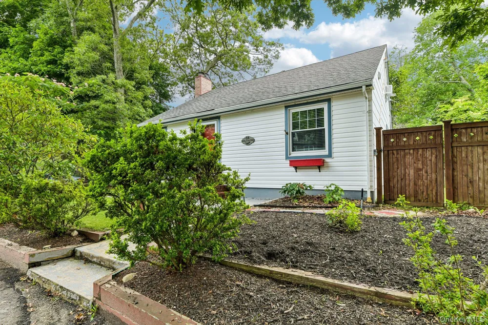 34 Solitaire Road Rocky Point, NY 11778