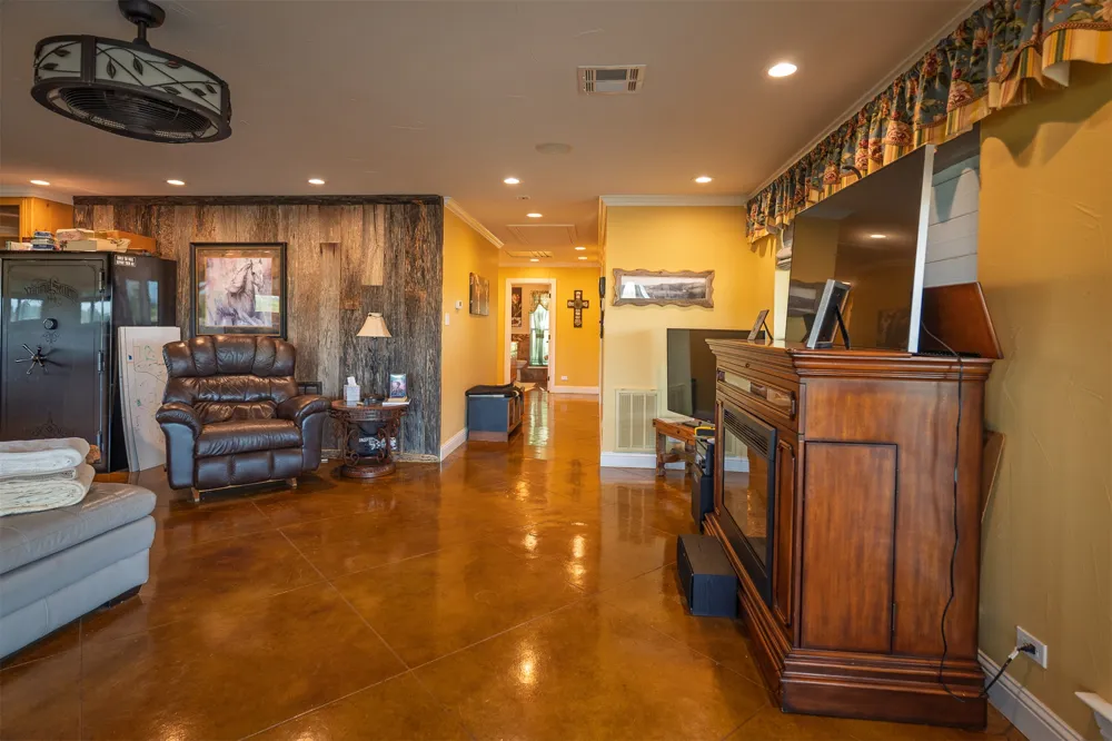 103 Hyde Lake Bennington, OK 74723