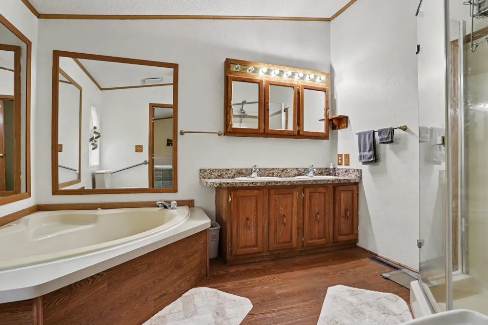 18576 T DRIVE S Clarendon Township, MI 49092