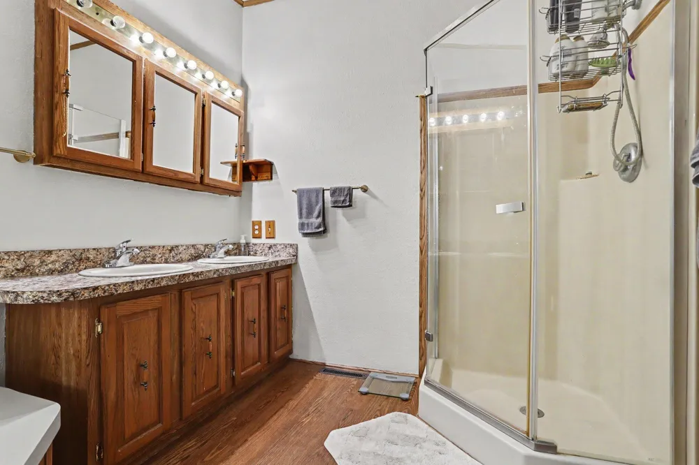 18576 T DRIVE S Clarendon Township, MI 49092